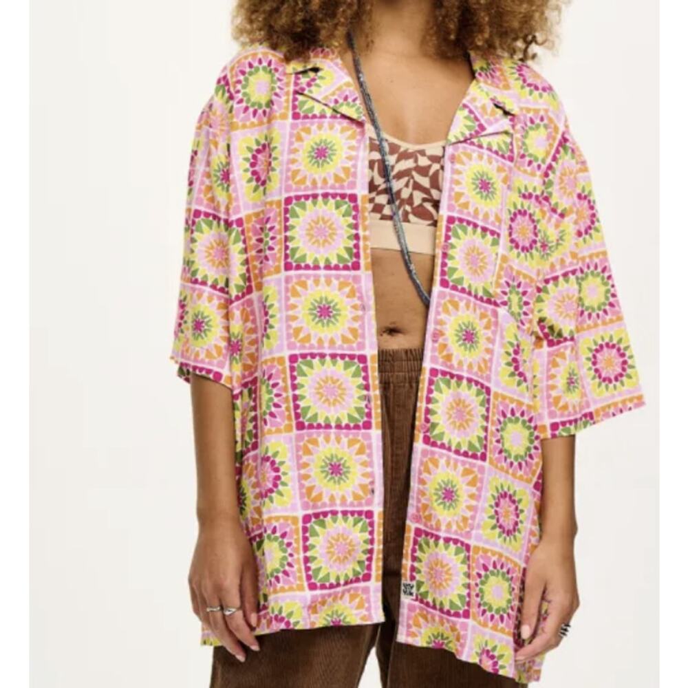 Lucy & Yak Santiago Oversized Button Shirt Camara Print Pink Orange Geo L NWOT